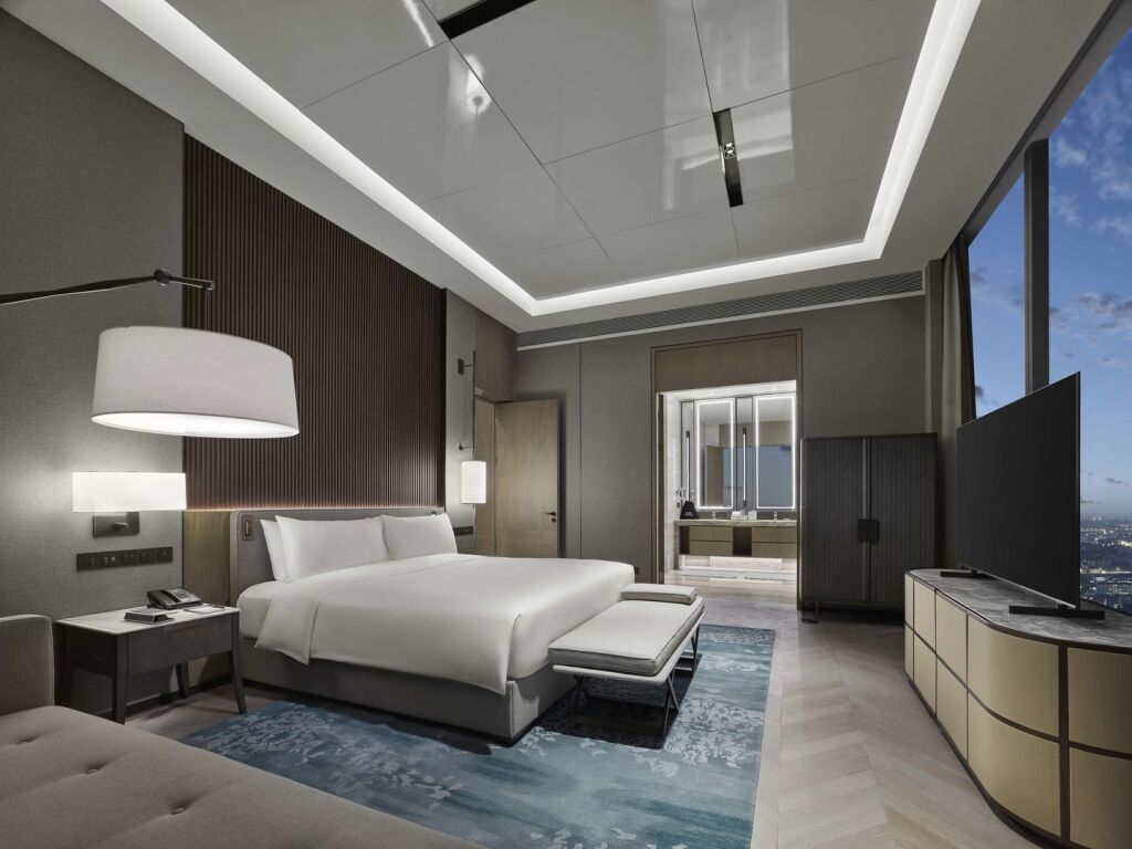 Шаоксинг: Hilton Zhuji