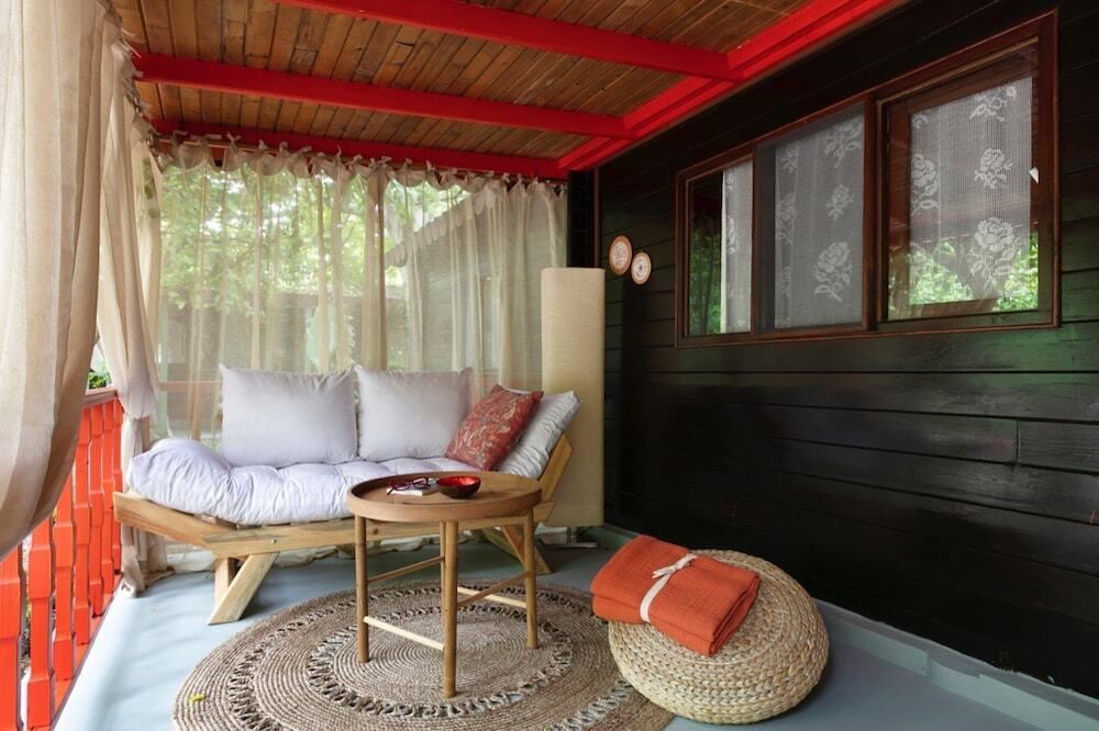Чиралы: Gayb-I Boutique Home