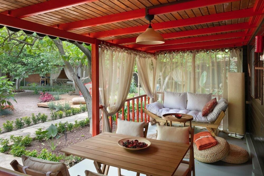 Чиралы: Gayb-I Boutique Home