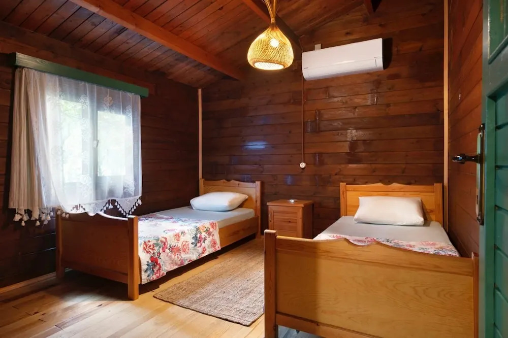 Чиралы: Gayb-I Boutique Home