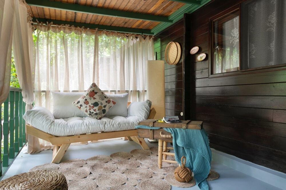 Чиралы: Gayb-I Boutique Home