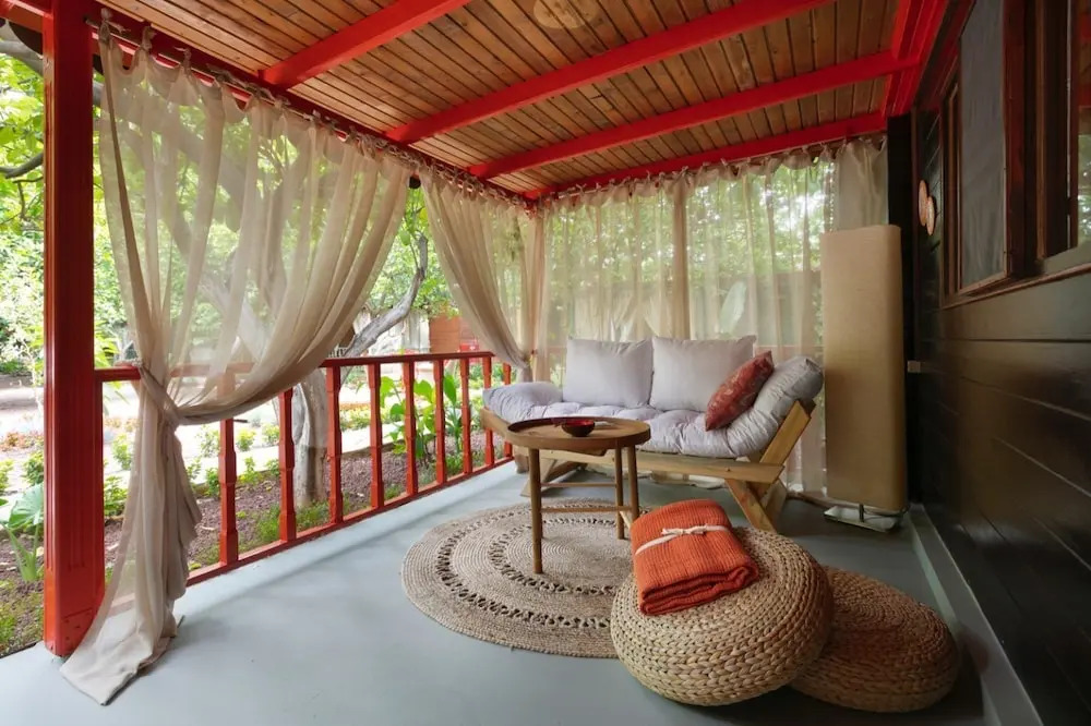 Чиралы: Gayb-I Boutique Home