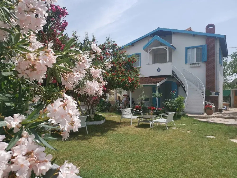 Гунейли: Beyaz Kösk Otel