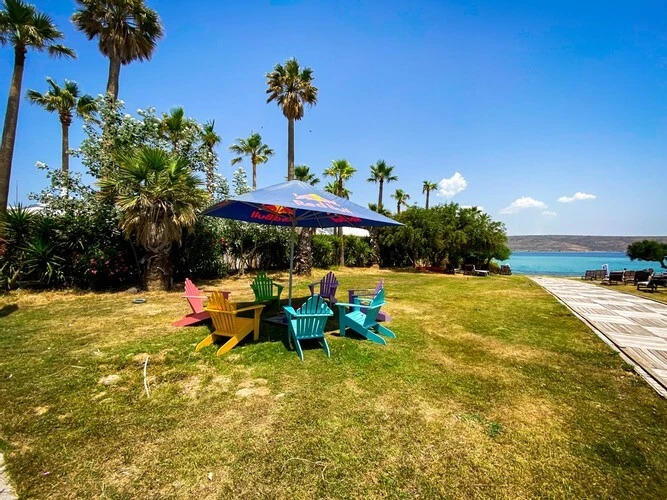 Чешме: Ion Club Windsurf Beach