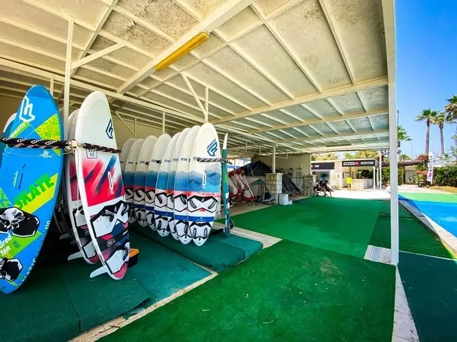 Чешме: Ion Club Windsurf Beach