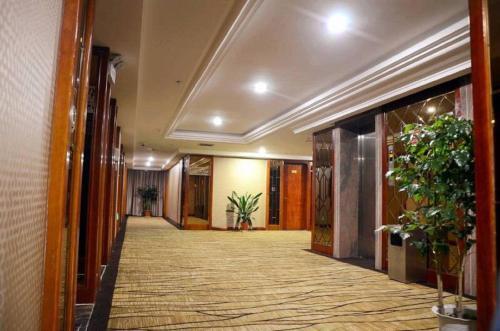 Юнчжоу: Yong Zhou Bin Hu Hotel