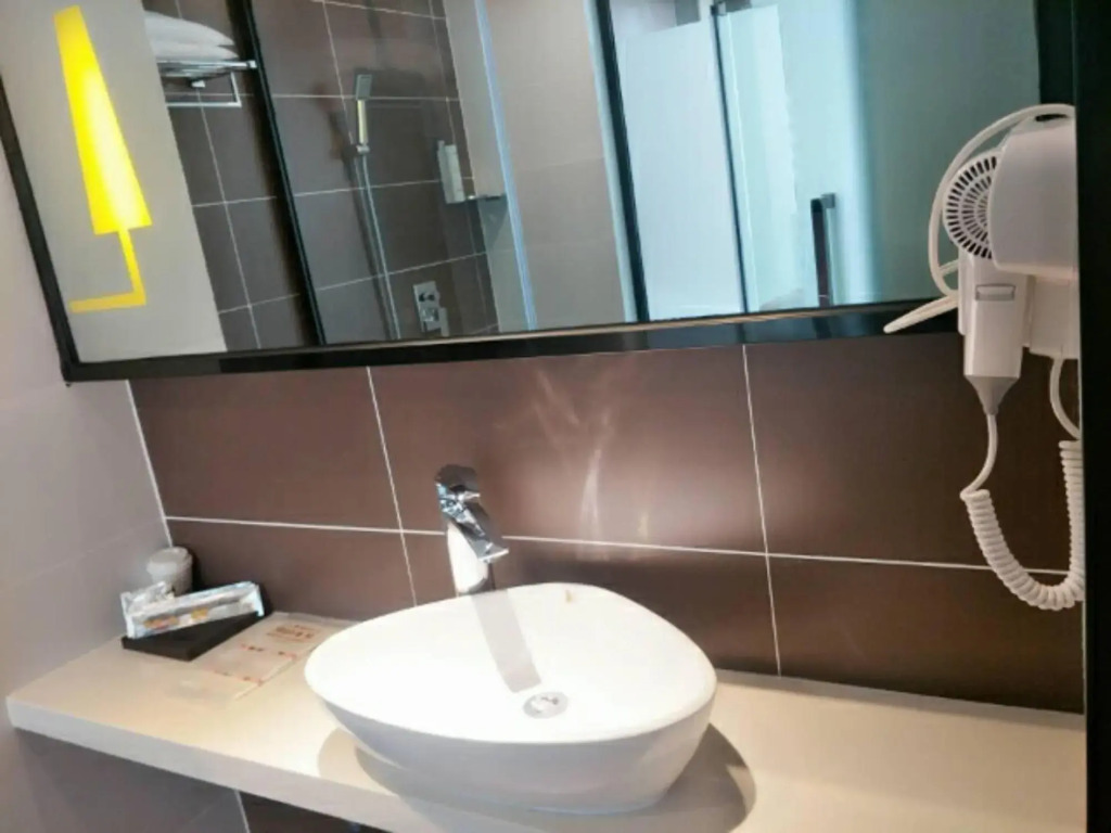 Синъи: IU Hotels Xingyi Sports Center