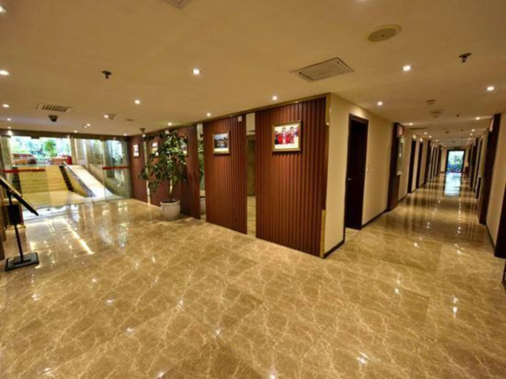 Синъи: Qianshan Holiday Hotel