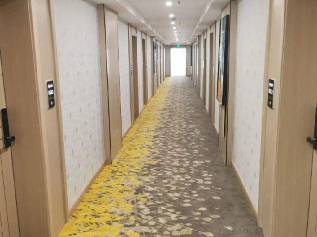 Синъи: Qianshan Holiday Hotel
