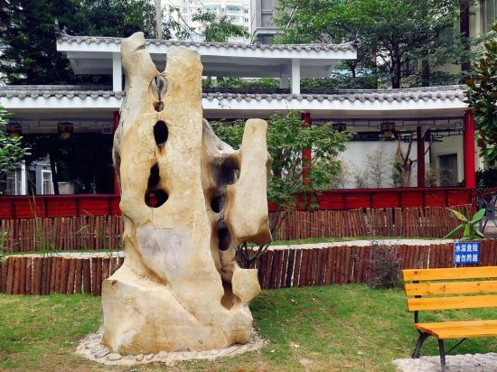 Синъи: Qianshan Holiday Hotel