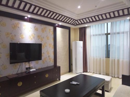 Басуо: Hong Run Business Hotel