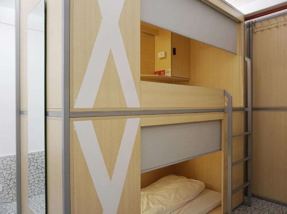 Шанхай: WeFlow Hostel - Shanghai Xintiandi