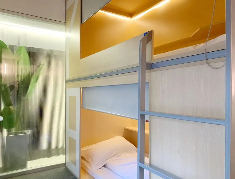 Шанхай: WeFlow Hostel - Shanghai Xintiandi