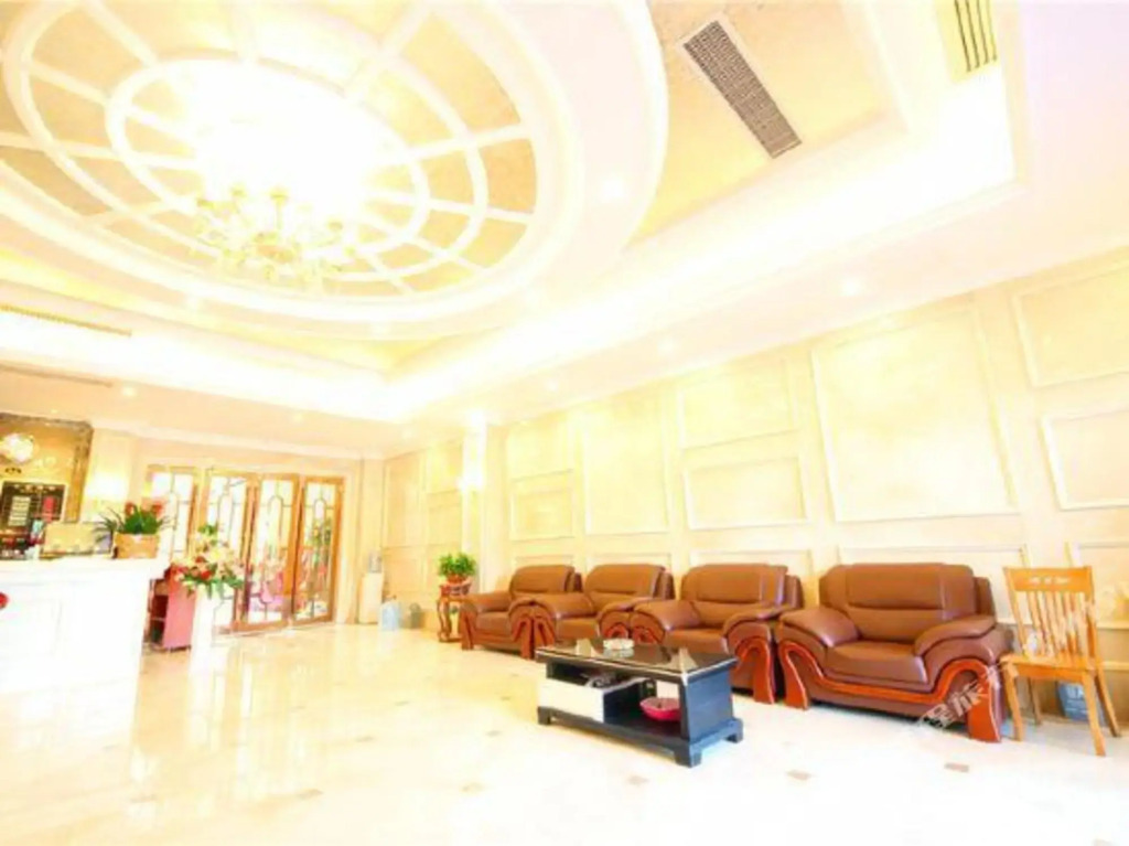 Наньнин: Dong Men Business Hotel