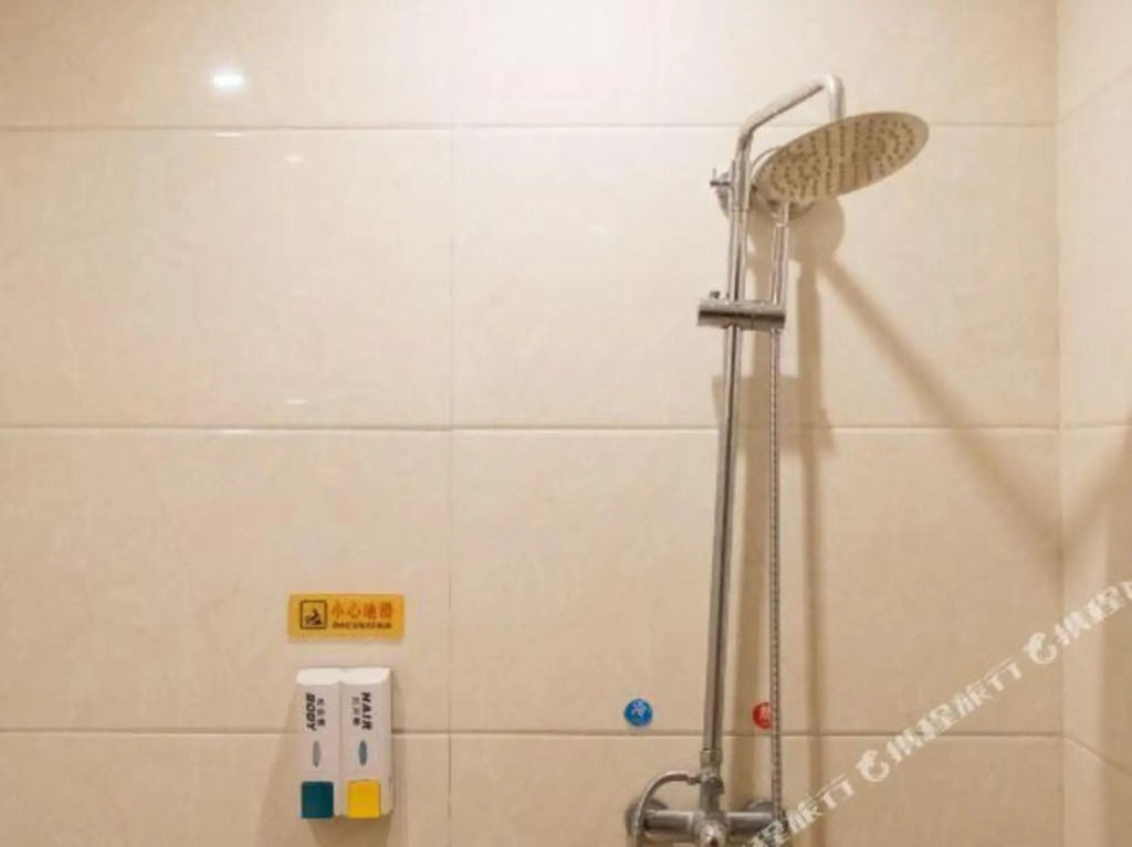 Наньнин: Dong Men Business Hotel
