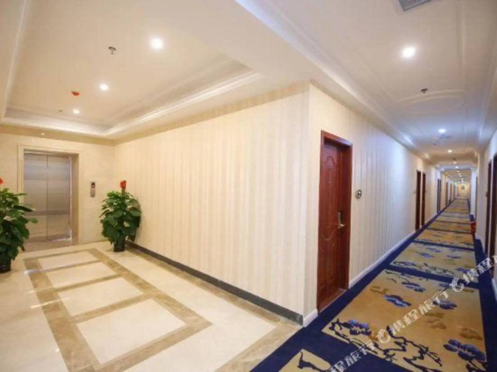 Наньнин: Dong Men Business Hotel