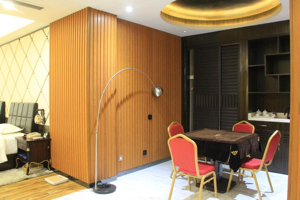 Наньнин: Long Men Shui Du Yang Xin Valley Hot Spring Hotel