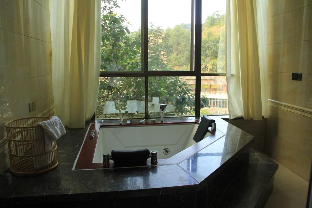 Наньнин: Long Men Shui Du Yang Xin Valley Hot Spring Hotel