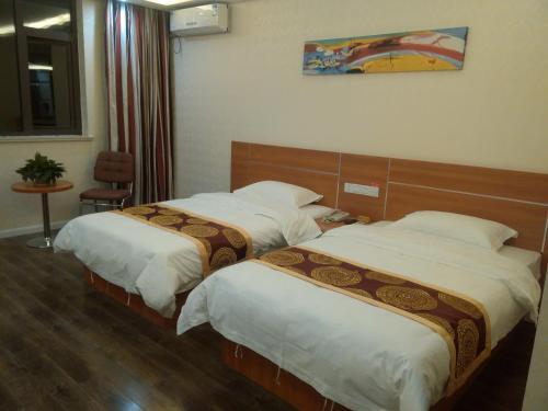 Лоян: Thank Inn Plus Hotel Henan Luoyan Yanshi Luosheng Building