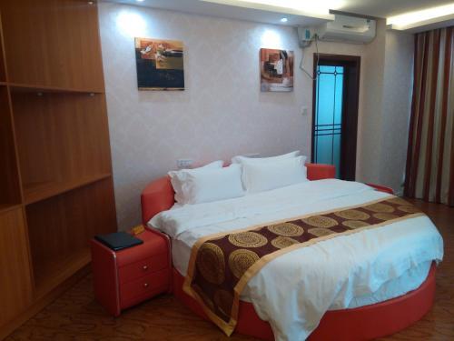 Лоян: Thank Inn Plus Hotel Henan Luoyan Yanshi Luosheng Building