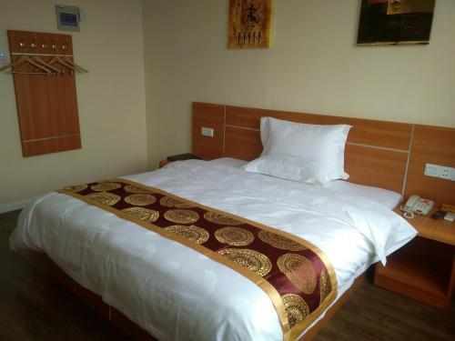 Лоян: Thank Inn Plus Hotel Henan Luoyan Yanshi Luosheng Building