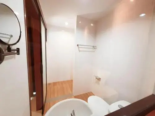 Сураттхани: Suhotel Suratthani