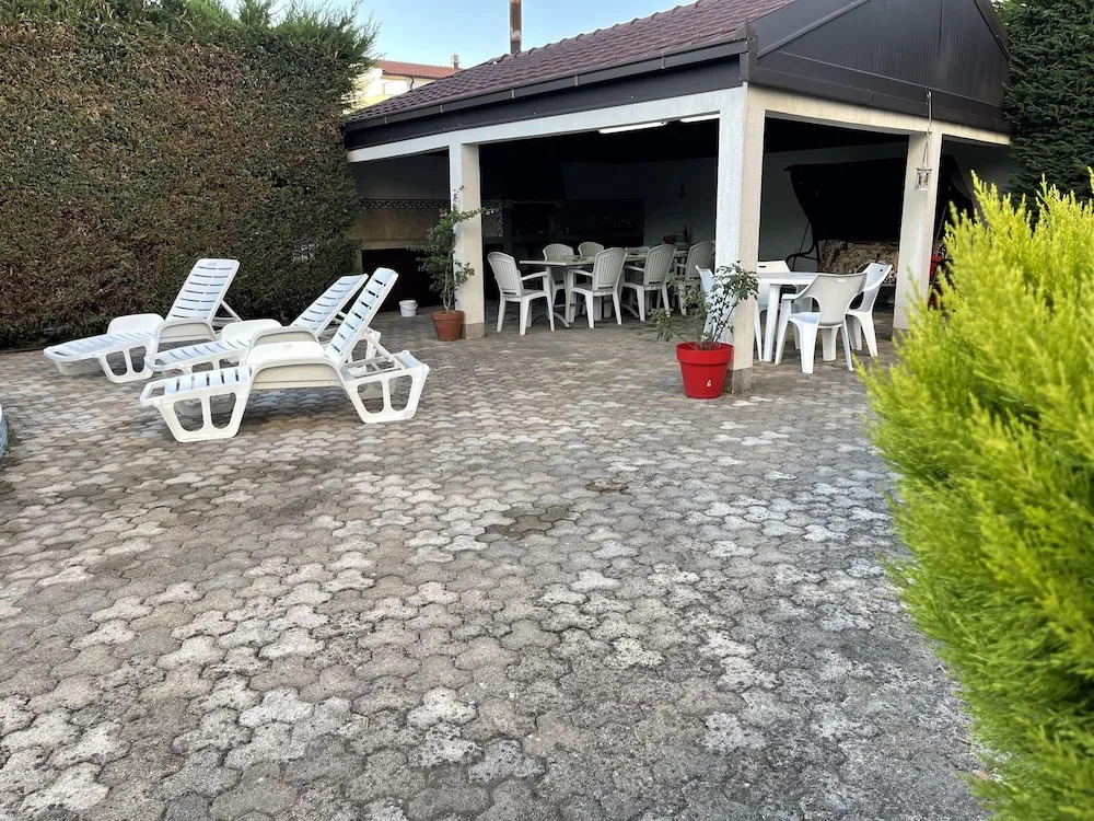Бар: 3 Bedroom Apartment With Pool