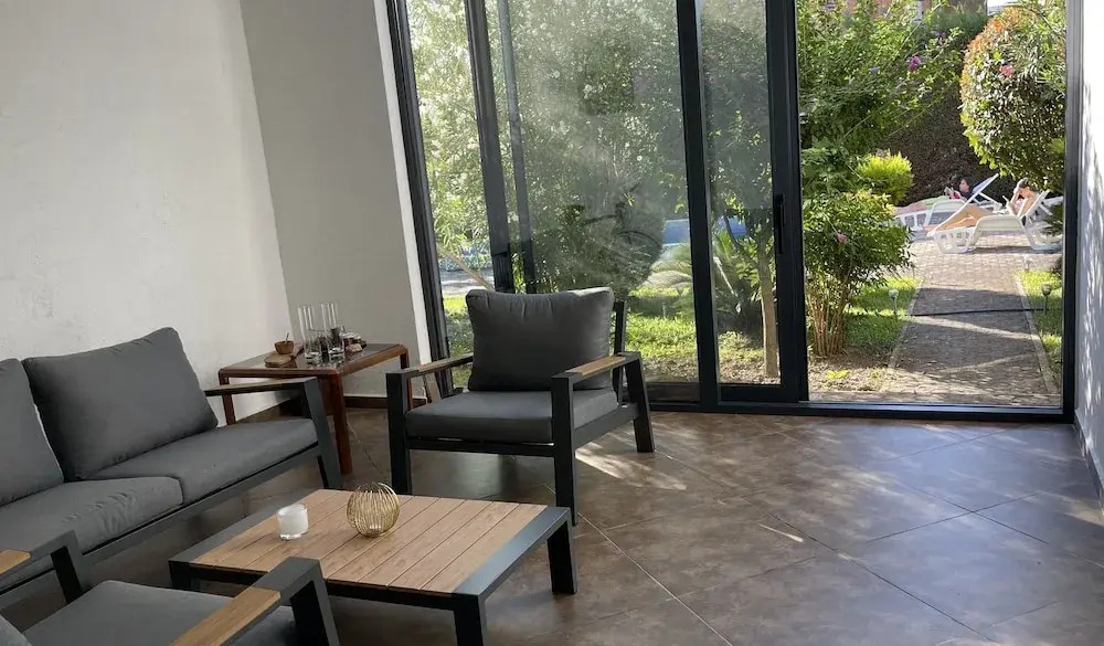 Бар: 3 Bedroom Apartment With Pool