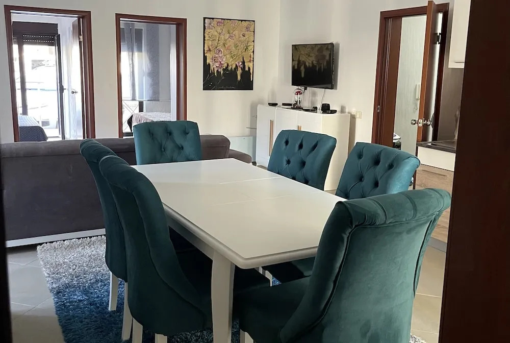 Бар: 3 Bedroom Apartment With Pool