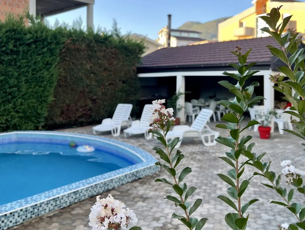 Бар: 3 Bedroom Apartment With Pool