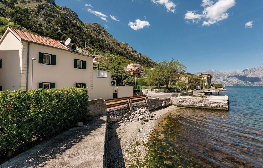 Beautiful Home in Kotor With 3 Bedrooms and Wifi — фото 1