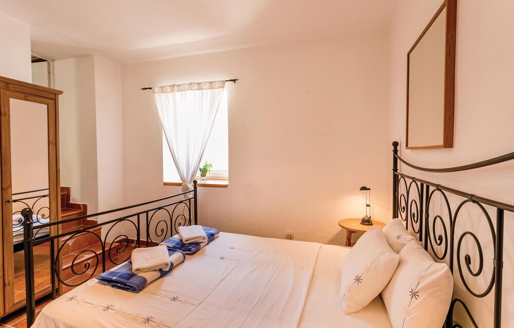 Beautiful Home in Kotor With 3 Bedrooms and Wifi — фото 4