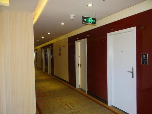 Чжэнчжоу: Thank Inn Chain Hotel Henan Zhengzhou Zhengxin Road East Side