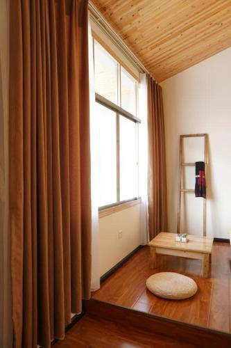 Синъи: Xingyi Wanfeng Lin Jianshan Guest House