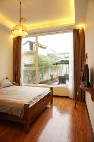 Синъи: Xingyi Wanfeng Lin Jianshan Guest House