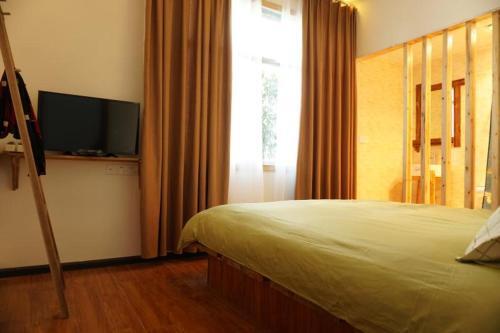 Синъи: Xingyi Wanfeng Lin Jianshan Guest House