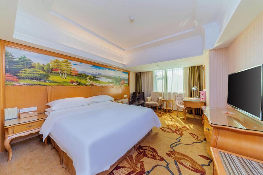 Хойчжоу: Vienna Hotel Huizhou Dahuxi