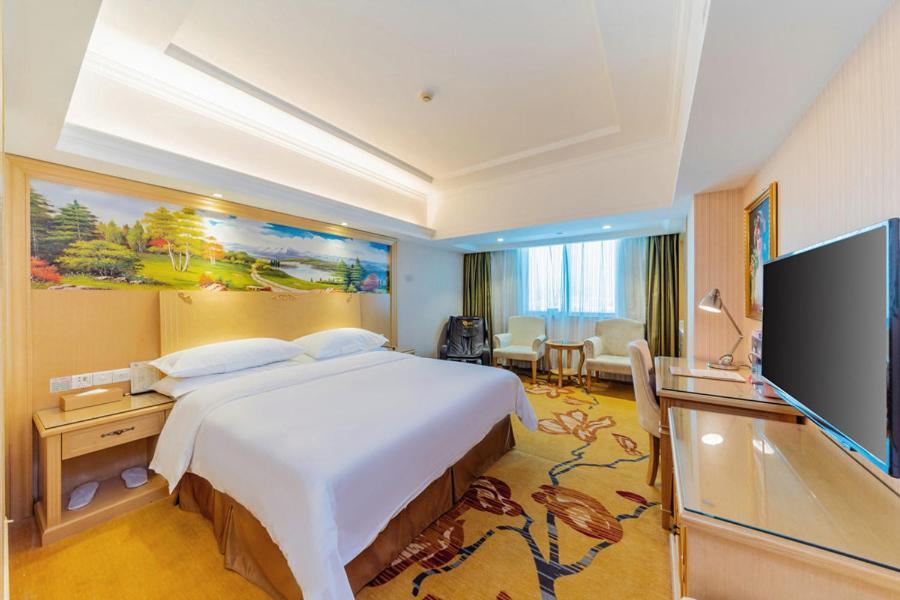 Хойчжоу: Vienna Hotel Huizhou Dahuxi