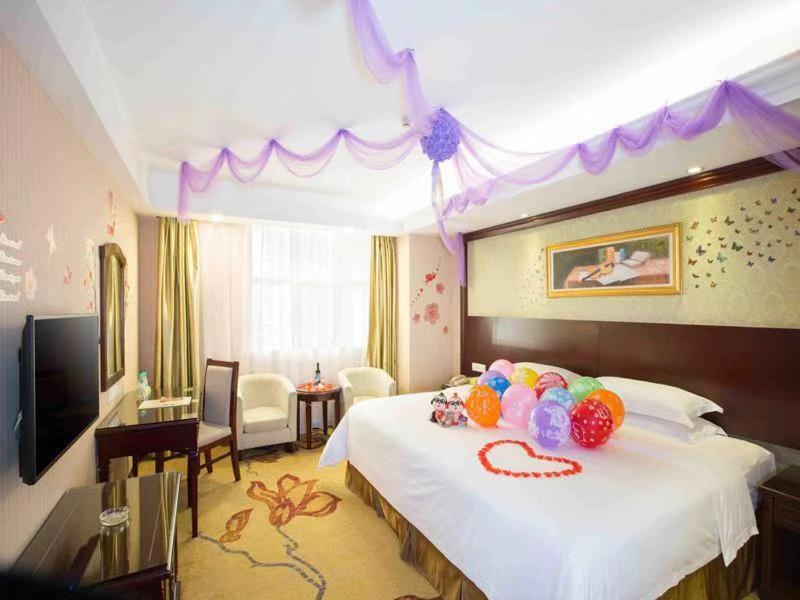 Хойчжоу: Vienna Hotel Huizhou Dahuxi
