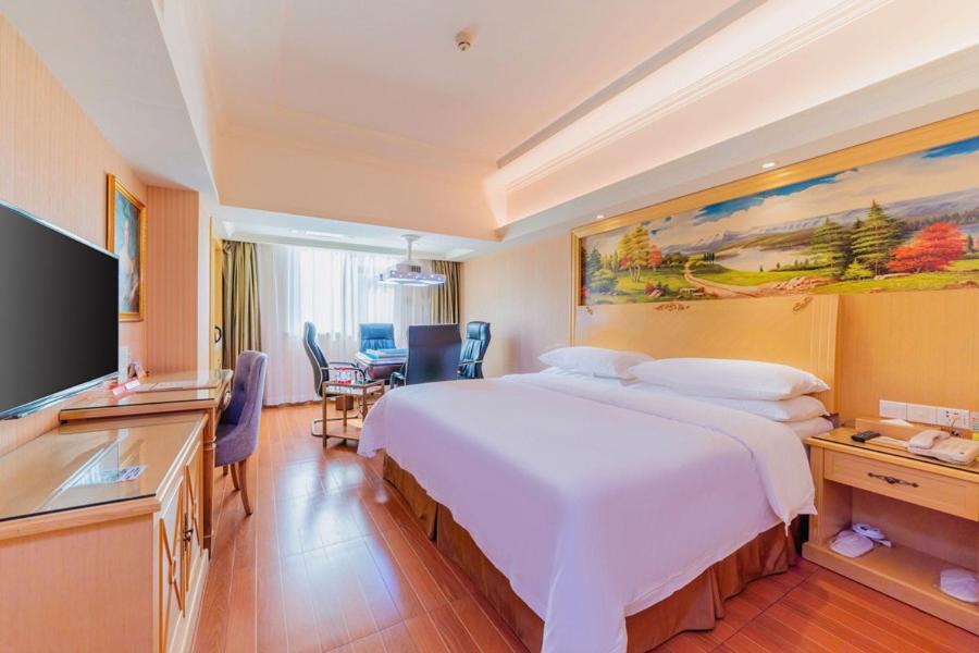 Хойчжоу: Vienna Hotel Huizhou Dahuxi
