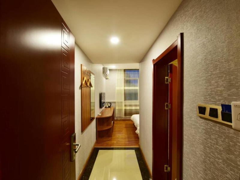 Цзиньчжун: Shell Zhaozhong Ancient Street, Jinzhong County Railway Station Hotel