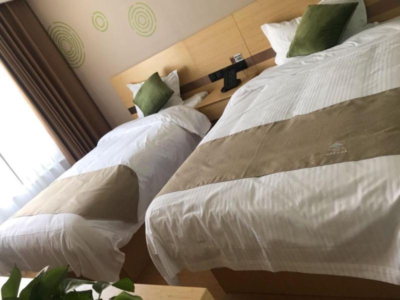 Лянфан: GreenTree Inn Langfang Dachang Movie City Select Hotel