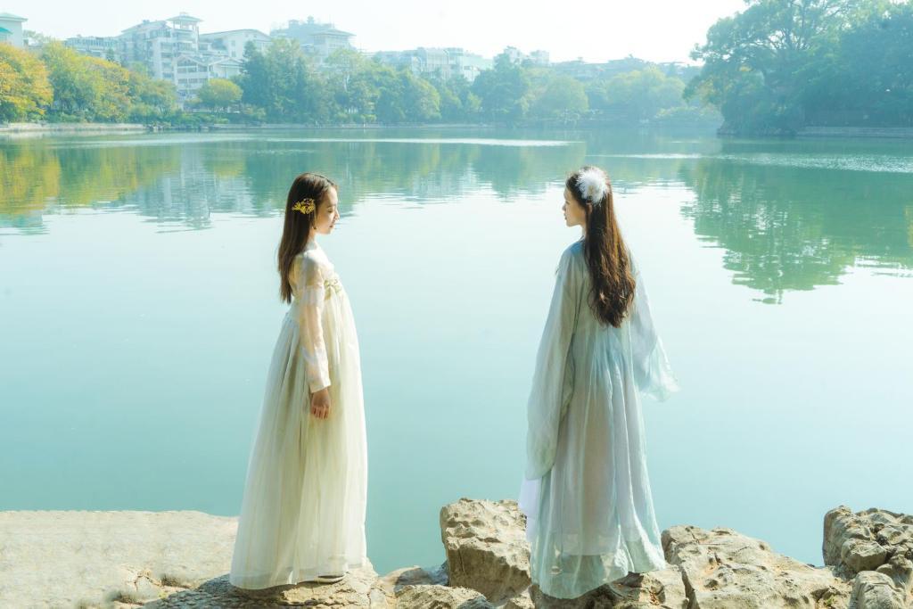 Гуйлинь: Guilin Daifeng Lake House
