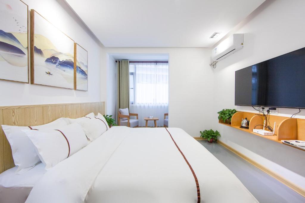 Гуйлинь: Guilin Daifeng Lake House