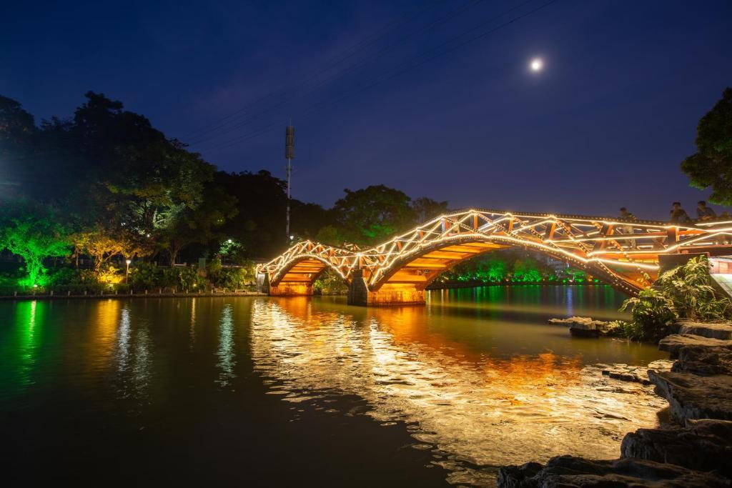 Гуйлинь: Guilin Daifeng Lake House