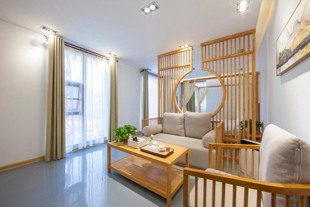 Гуйлинь: Guilin Daifeng Lake House