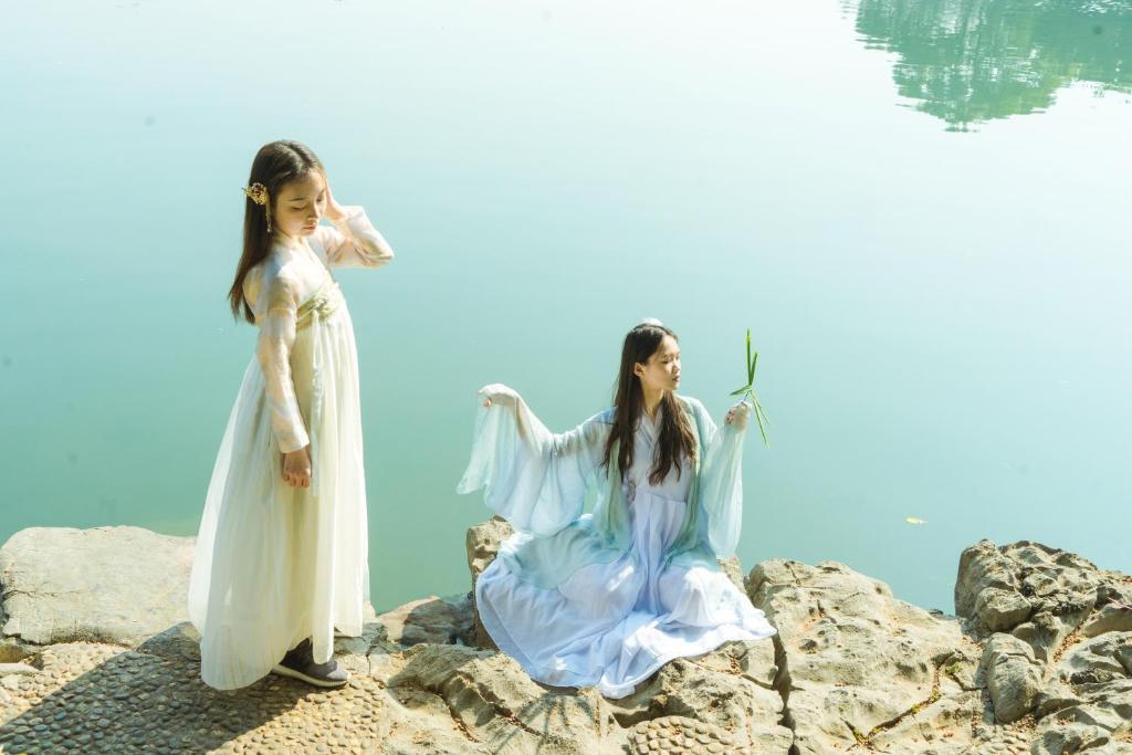 Гуйлинь: Guilin Daifeng Lake House