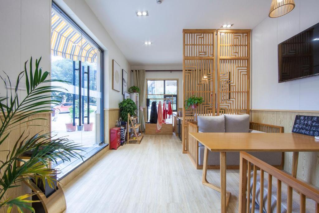 Гуйлинь: Guilin Daifeng Lake House