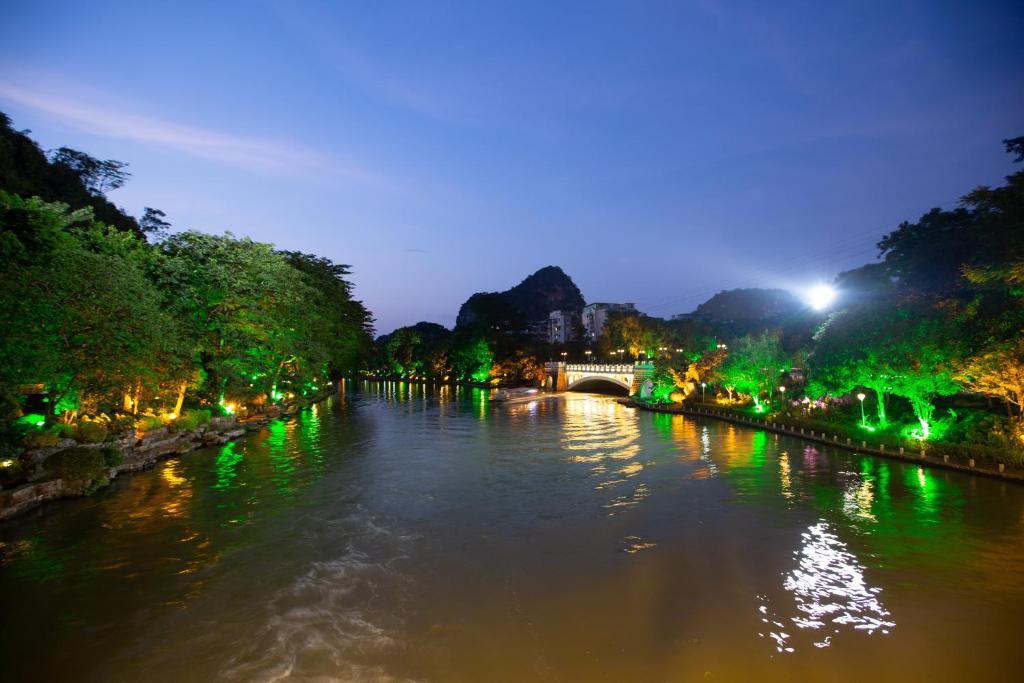 Гуйлинь: Guilin Daifeng Lake House