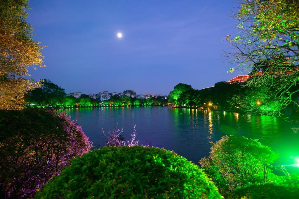 Гуйлинь: Guilin Daifeng Lake House